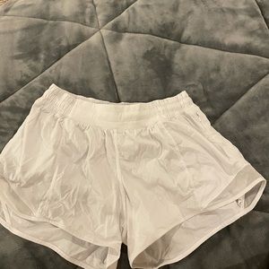 lululemon hotty hot shorts 4”